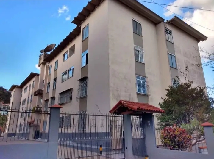 Excelente Apto 2 Quartos Reformado no Jardim Califórnia (Conselheiro Paulino) – Taxas Inclusas!